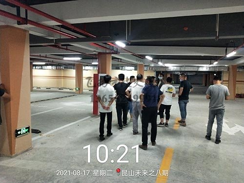 萬科領導視察地下停車場劃線項目工地