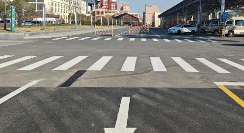 蘇州商業(yè)廣場(chǎng)地面劃線專家，包工包料打造智慧化通行空間